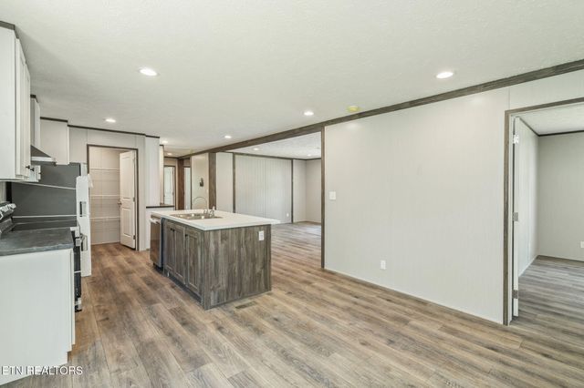 115 Ford Ave, Harriman, TN 37748
