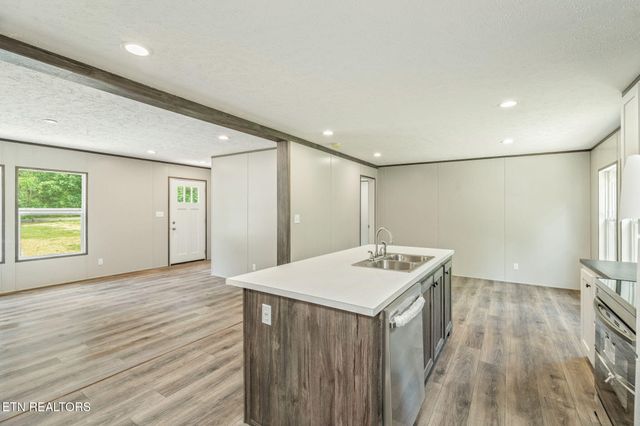 115 Ford Ave, Harriman, TN 37748