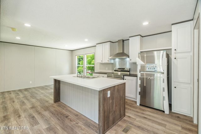 115 Ford Ave, Harriman, TN 37748