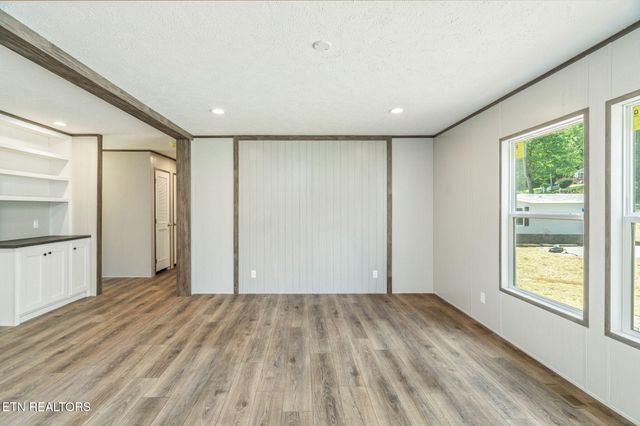 115 Ford Ave, Harriman, TN 37748