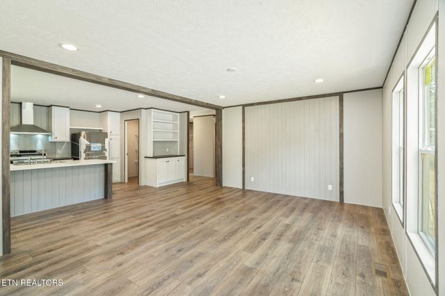 115 Ford Ave, Harriman, TN 37748