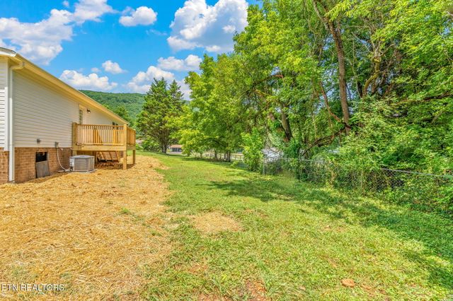 115 Ford Ave, Harriman, TN 37748
