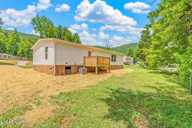 115 Ford Ave, Harriman, TN 37748