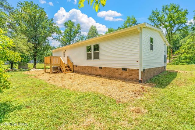 115 Ford Ave, Harriman, TN 37748
