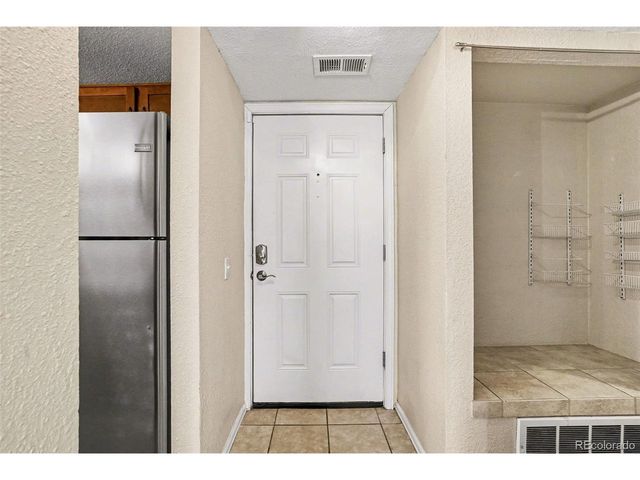 9867 E Peakview Ave E06, Englewood, CO 80111