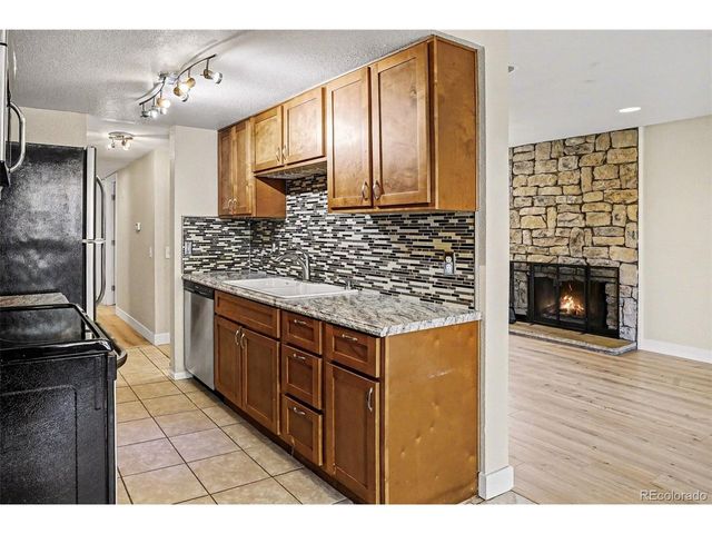 9867 E Peakview Ave E06, Englewood, CO 80111