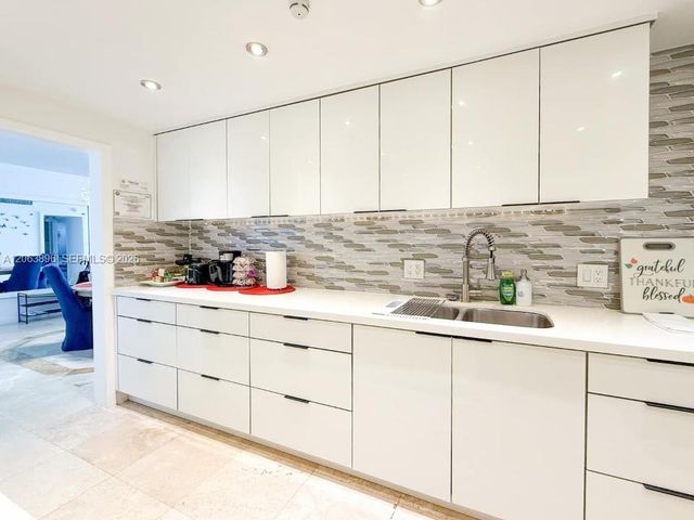 3901 S Ocean Drive 9B, Hollywood, FL 33019
