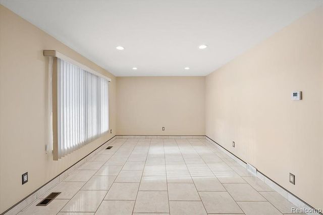 5061 Temple Drive, Sterling Heights, MI 48310