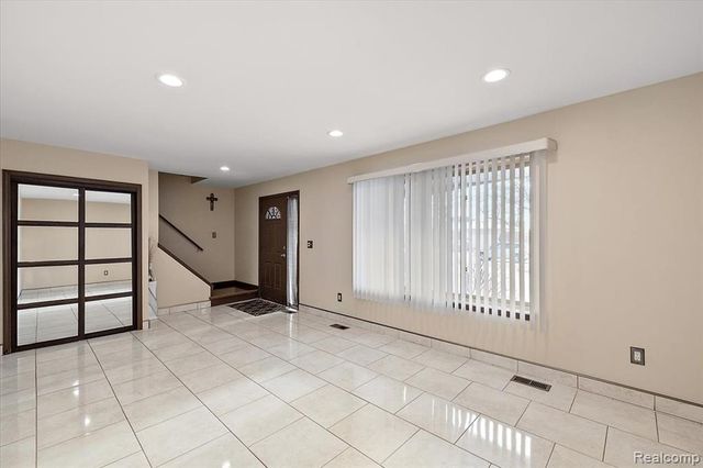 5061 Temple Drive, Sterling Heights, MI 48310