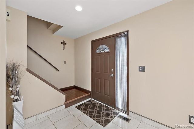 5061 Temple Drive, Sterling Heights, MI 48310