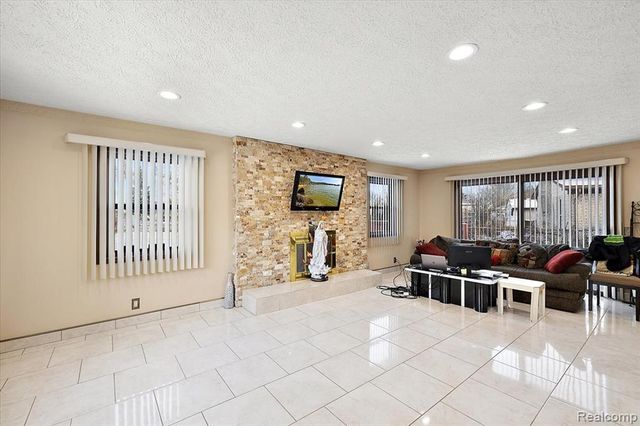 5061 Temple Drive, Sterling Heights, MI 48310