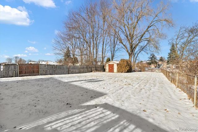 5061 Temple Drive, Sterling Heights, MI 48310