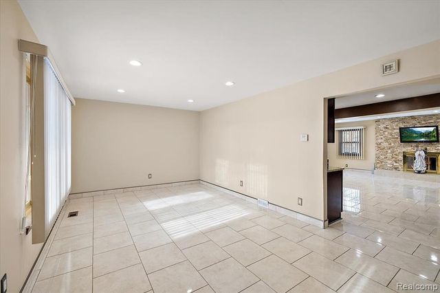 5061 Temple Drive, Sterling Heights, MI 48310