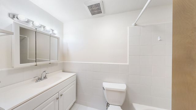 189 W. Wyoming Ave. 31, Melrose, MA 02176