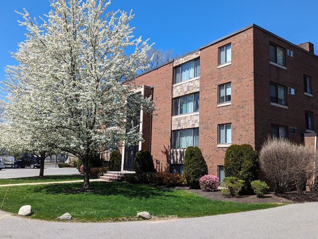 189 W. Wyoming Ave. 31, Melrose, MA 02176