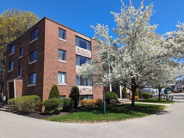 189 W. Wyoming Ave. 31, Melrose, MA 02176