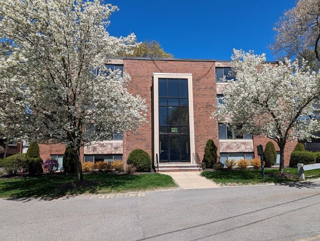 189 W. Wyoming Ave. 31, Melrose, MA 02176