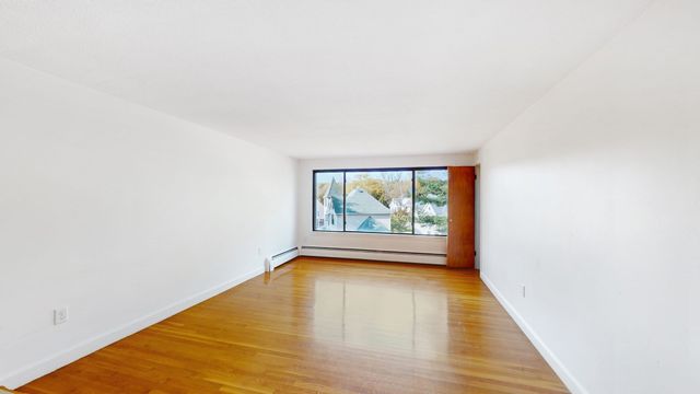 189 W. Wyoming Ave. 31, Melrose, MA 02176