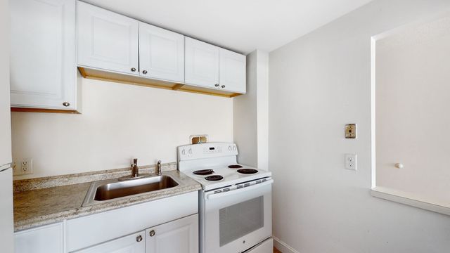 189 W. Wyoming Ave. 31, Melrose, MA 02176