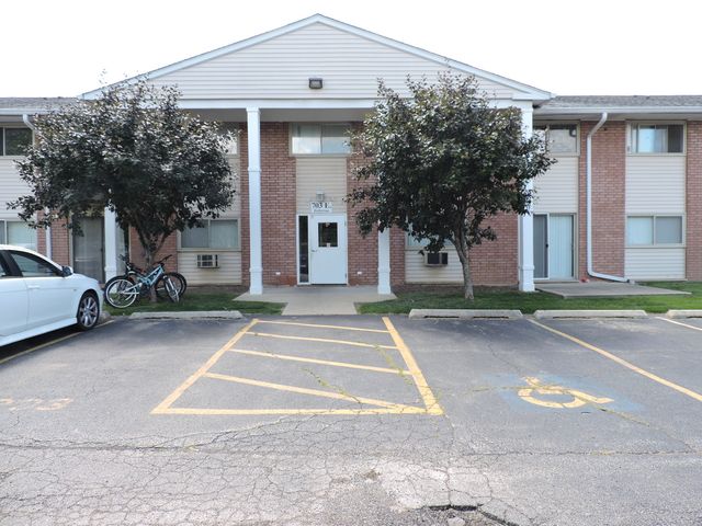 703 E Fullerton Avenue 1-110, Glendale Heights, IL 60139