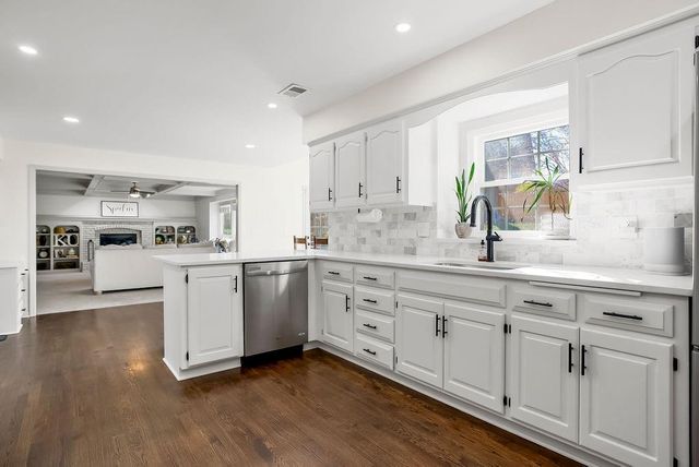 8352 Oakview Circle, Lenexa, KS 66215