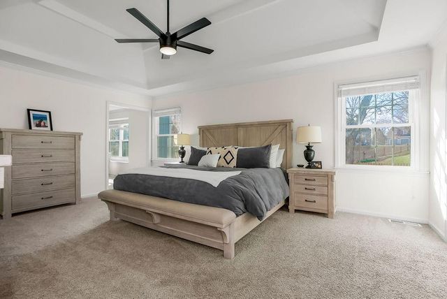 8352 Oakview Circle, Lenexa, KS 66215