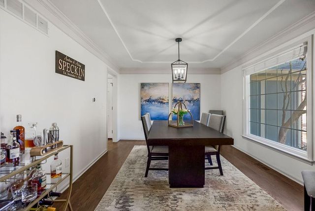 8352 Oakview Circle, Lenexa, KS 66215