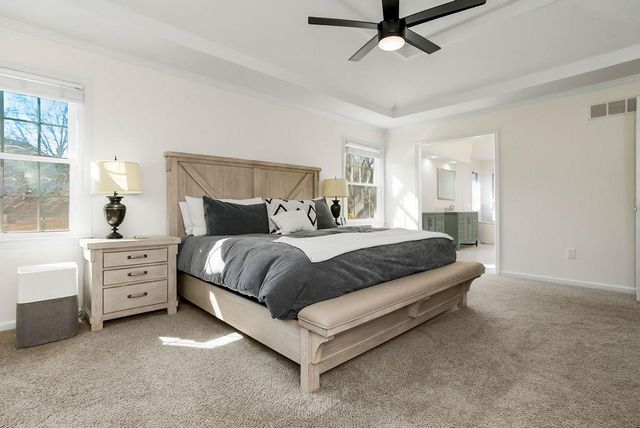 8352 Oakview Circle, Lenexa, KS 66215