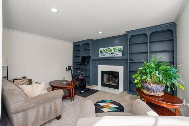 8352 Oakview Circle, Lenexa, KS 66215