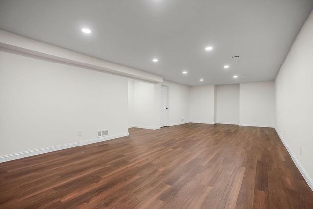 8352 Oakview Circle, Lenexa, KS 66215