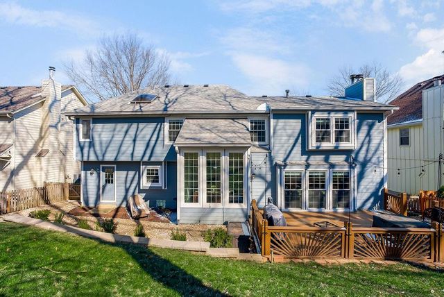 8352 Oakview Circle, Lenexa, KS 66215