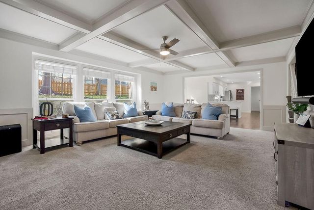 8352 Oakview Circle, Lenexa, KS 66215