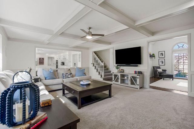 8352 Oakview Circle, Lenexa, KS 66215