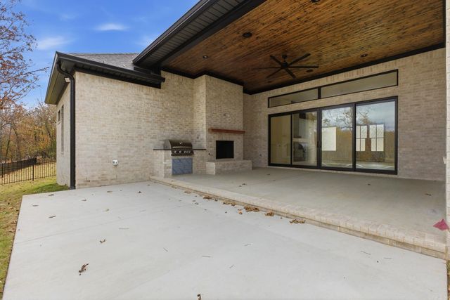 311 Devoe Bend Drive, Maumelle, AR 72113