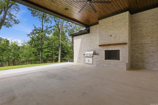 311 Devoe Bend Drive, Maumelle, AR 72113
