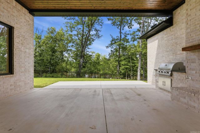 311 Devoe Bend Drive, Maumelle, AR 72113