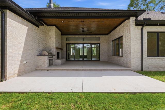 311 Devoe Bend Drive, Maumelle, AR 72113