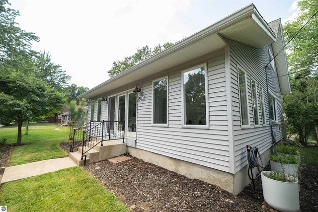 1803 NW Leonard Street, Grand Rapids, MI 49504