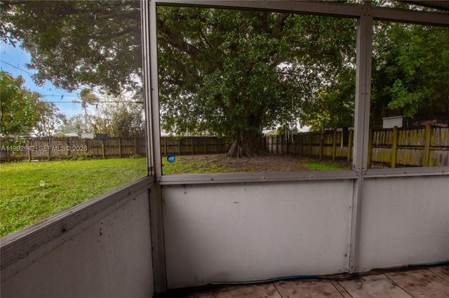 4140 SW 36th St, West Park, FL 33023