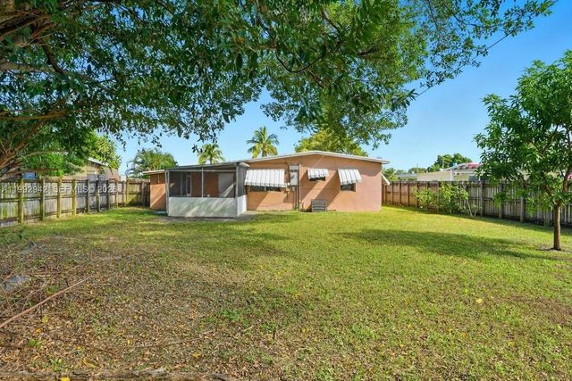 4140 SW 36th St, West Park, FL 33023