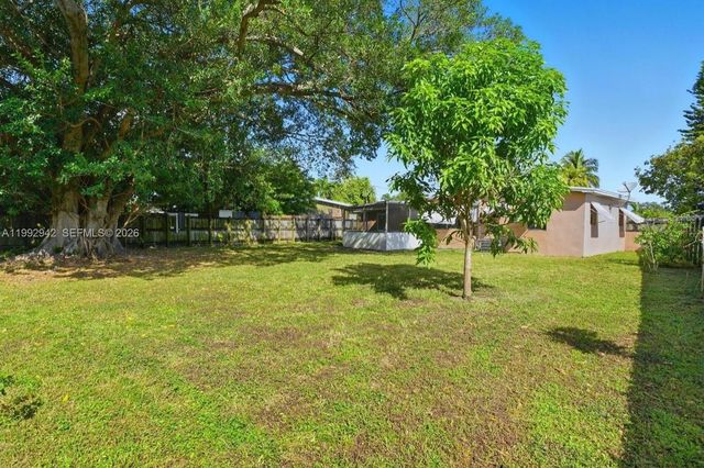 4140 SW 36th St, West Park, FL 33023