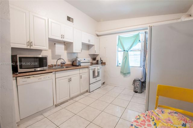 4140 SW 36th St, West Park, FL 33023