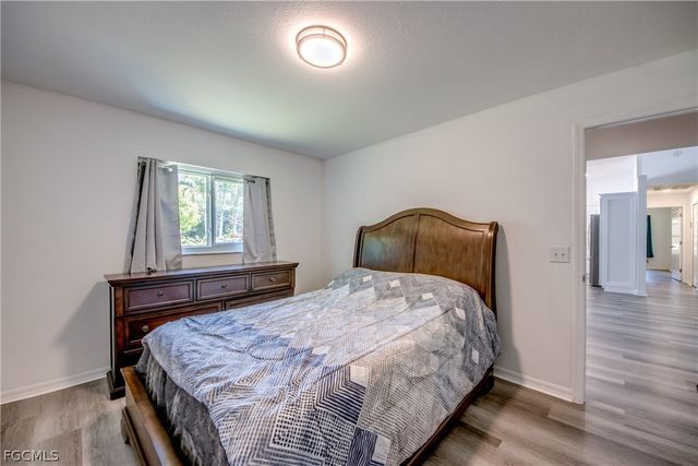 121 SE 17th ST, Cape Coral, FL 33990