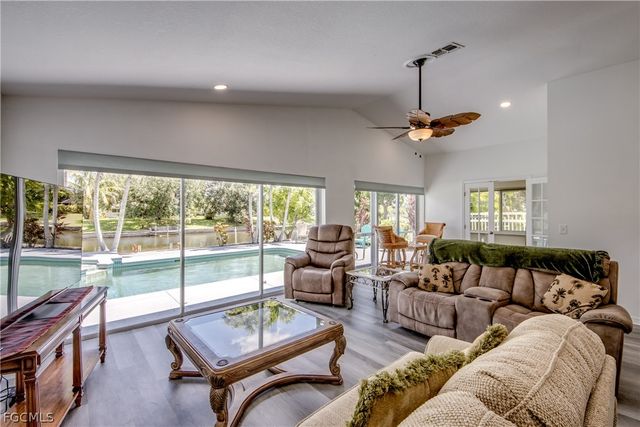 121 SE 17th ST, Cape Coral, FL 33990