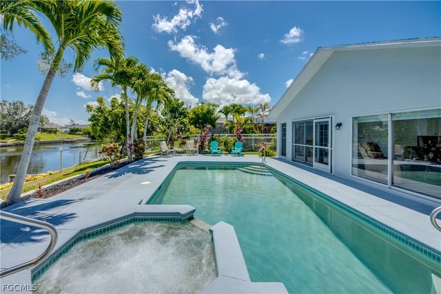 121 SE 17th ST, Cape Coral, FL 33990