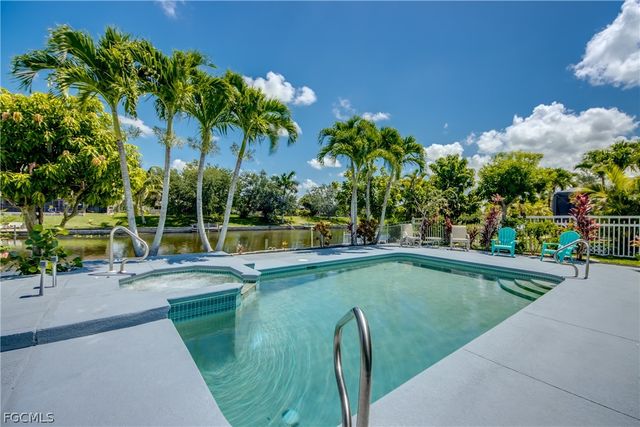 121 SE 17th ST, Cape Coral, FL 33990