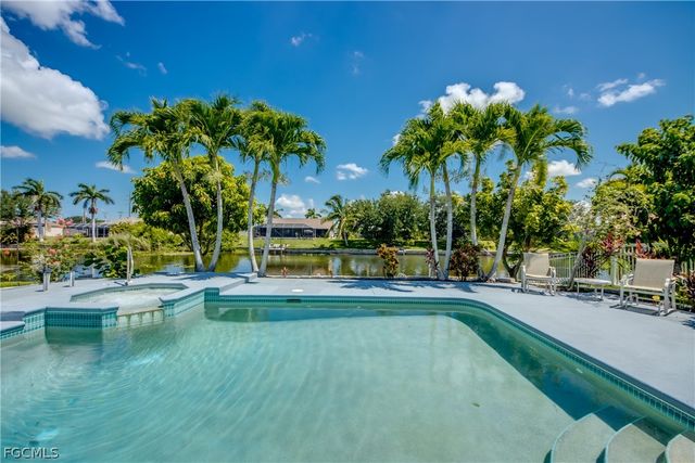 121 SE 17th ST, Cape Coral, FL 33990