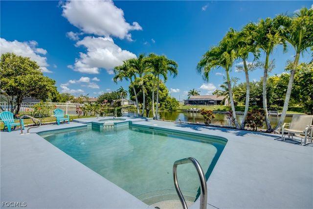 121 SE 17th ST, Cape Coral, FL 33990