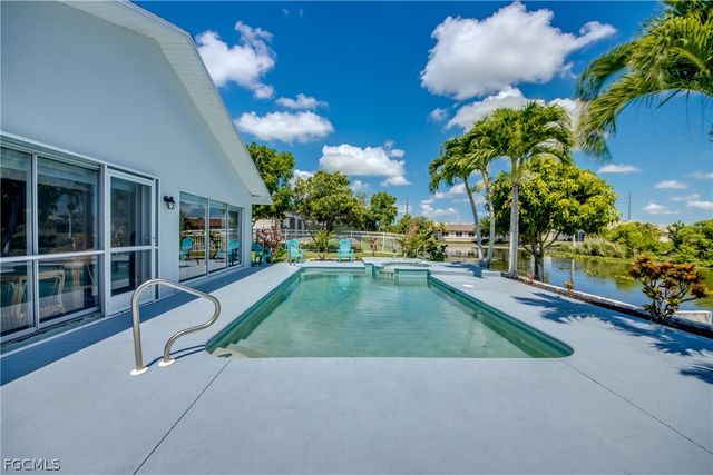 121 SE 17th ST, Cape Coral, FL 33990