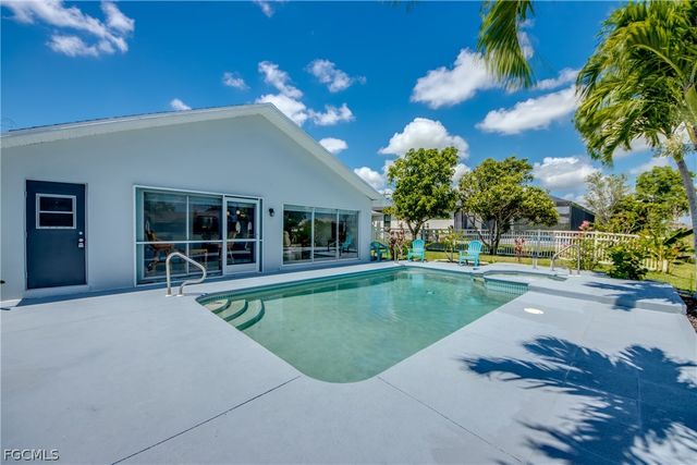 121 SE 17th ST, Cape Coral, FL 33990